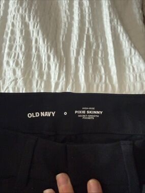 Old Navy Women’s Pixie Skinny Pants - Black